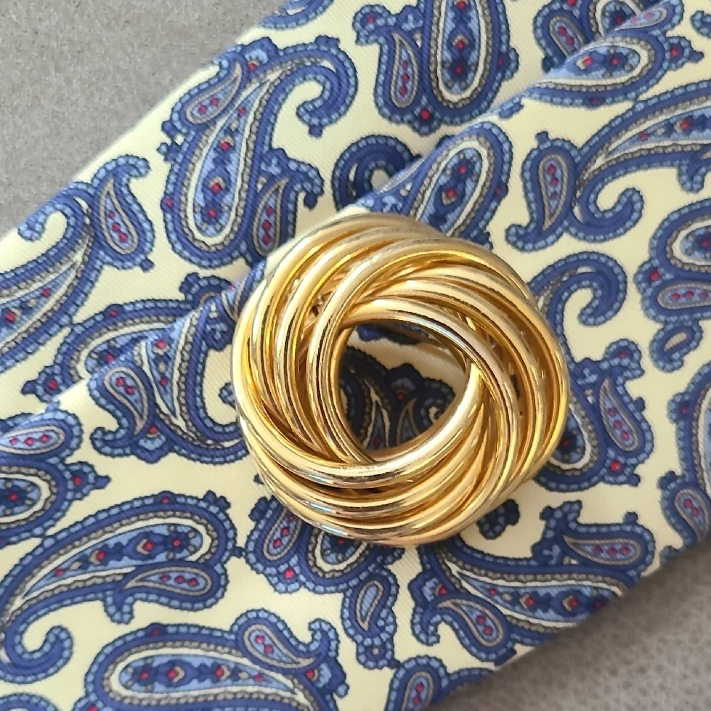 Gold toned Knot Brooch‎ Vtg